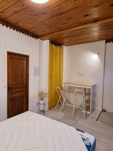 Bedroom 3, Les Tables Aux Vaches, Hérault