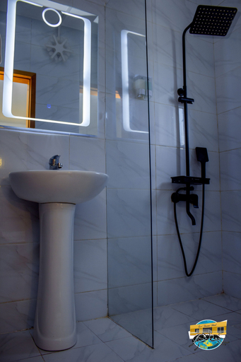 Bathroom 4, La Fourmi Hôtel, Diana