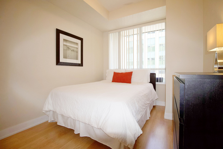 Bedroom 3, Livingsuites Toronto - 20 Blue Jays Way, Toronto