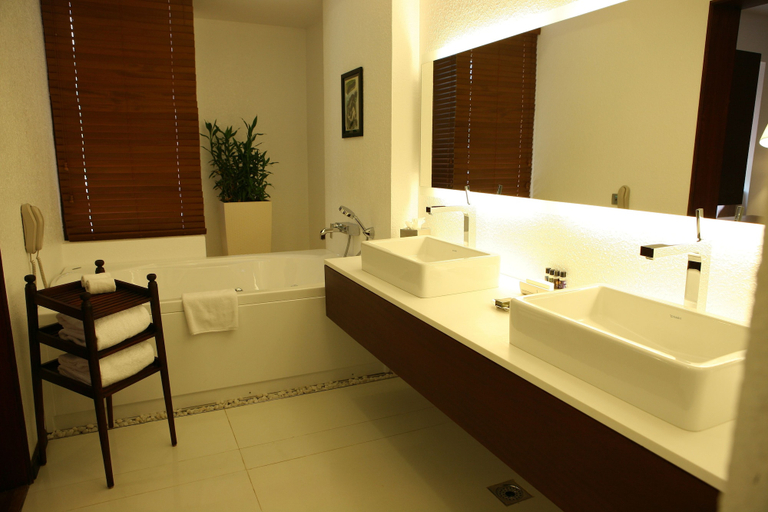 Bathroom 5, The Leela Ashtamudi, A Raviz Hotel, Kollam
