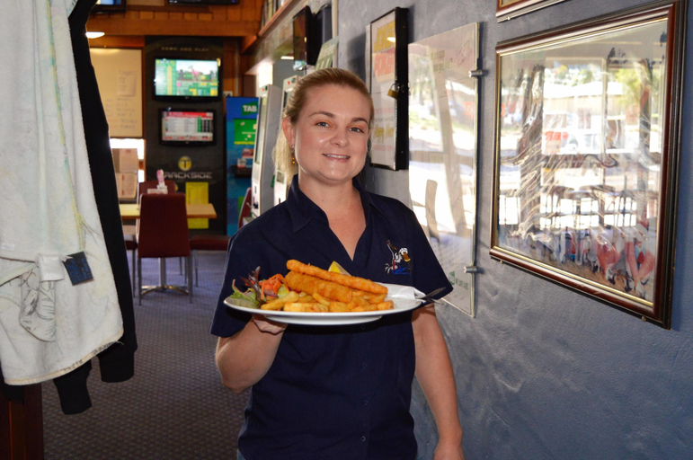 Food & Drinks 5, Brolga Hotel Motel, Murrumbidgee