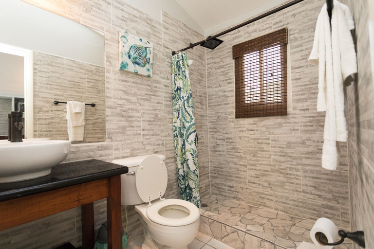 Bathroom 3, South Coast Horizons