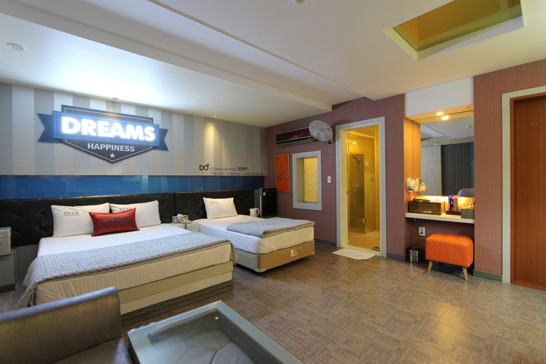 Bedroom 2, Hera Hotel, Buk
