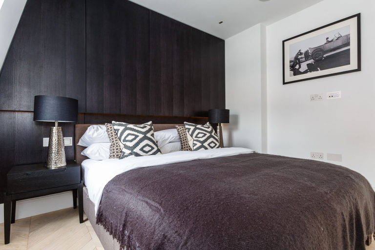 Bedroom 2, Goodge Street IV, London