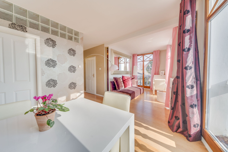 In-room dining, Villa Rhenus, Groß-Gerau