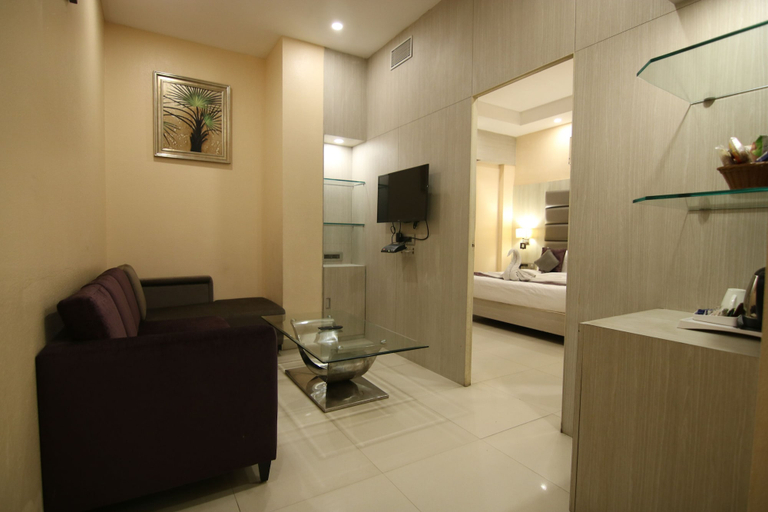 Bathroom 5, Golden Tulip Salt Lake City Kolkata, North 24 Parganas