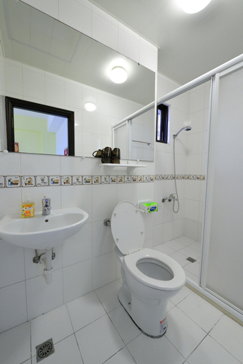 Bathroom 4, STSP Guest House, Tainan