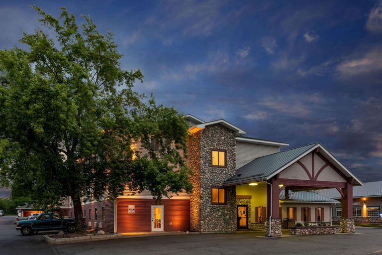 Exterior & Views