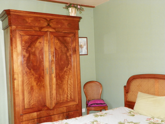 Bedroom 5, Croix Blanche, Loire
