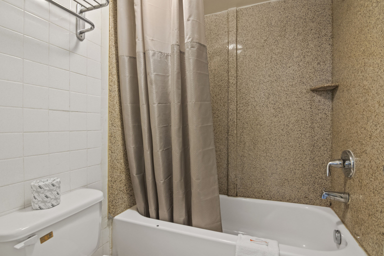 Bathroom 4, Economy Lodge, Portsmouth