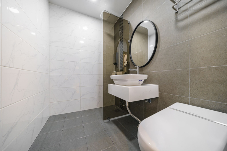 Bathroom 2, Urban, Muan