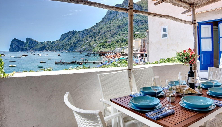 The Fisherman's Suite, Napoli