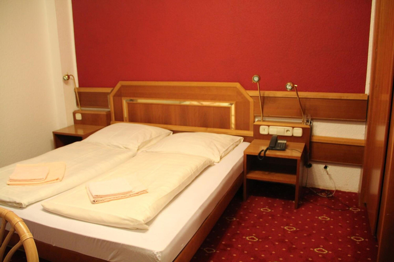 Bedroom 4, Hotel Wali, Bielefeld