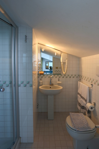 Bathroom 5, Hotel Ambasciatori, Teramo