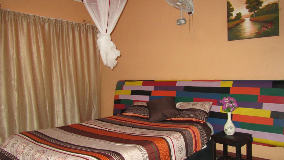 Bedroom 3, Flintstones Backpackers, Lusaka