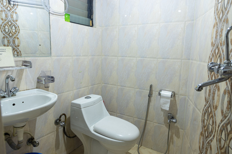 Bathroom 4, Tulaja Boutique Hotel, Bagmati