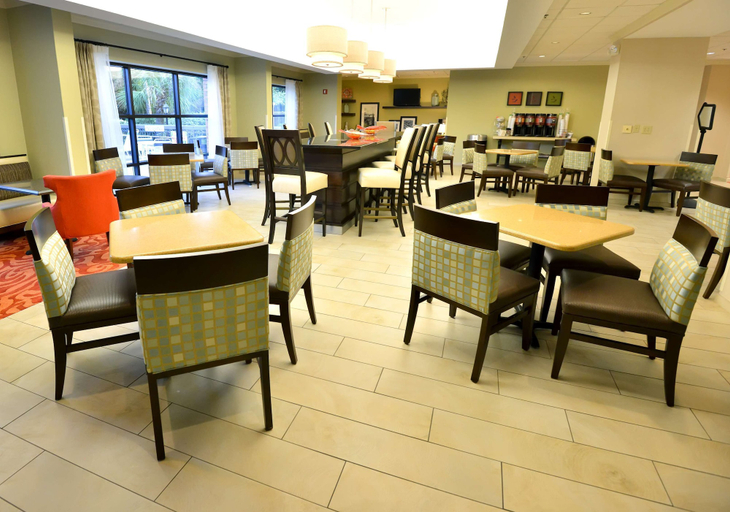 Food & Drinks 5, Hampton Inn Wilmington-Medical Park, New Hanover