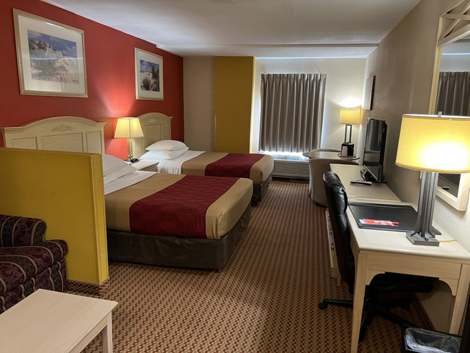 Bedroom 3, Econo Lodge Inn & Suites Walnut, Pottawattamie