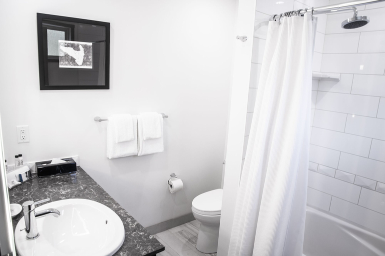 Bathroom 4, Charltons Banff, Division No. 15