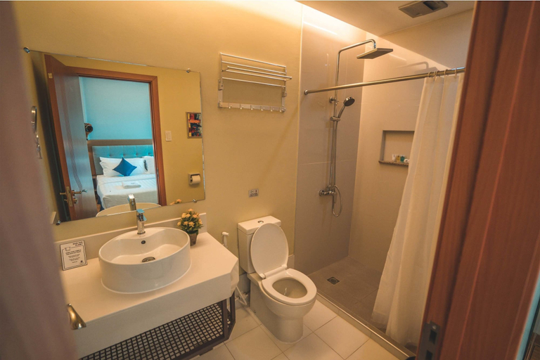 Bathroom 4, Henia Hotel, Dumaguete City