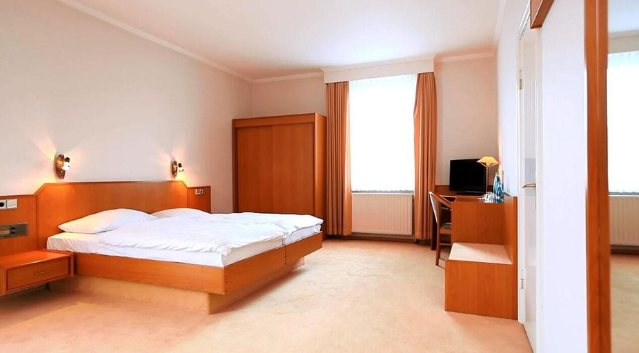 Bedroom 2, Hotel Royal Elmshorn, Pinneberg