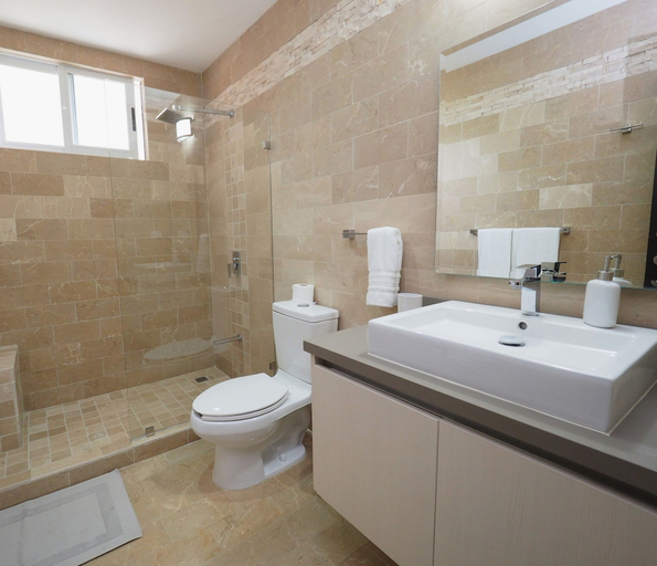 Bathroom, Breakwater Point 603, Garabito