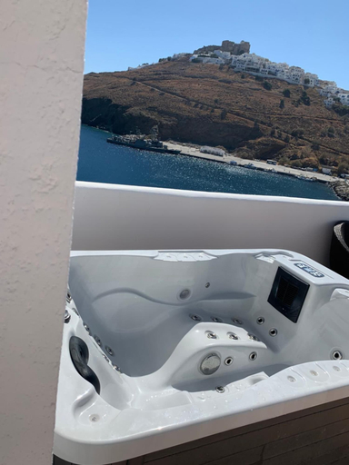 Bathroom 4, Caldera Studios, South Aegean