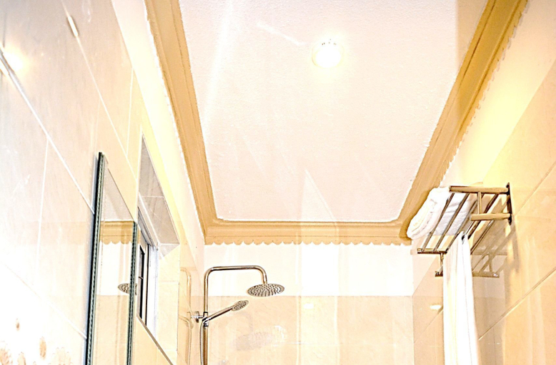 Bathroom 5, Vacani Resort, Voi