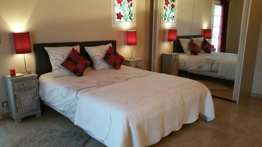 Bedroom 4, Villa Solary, Vaucluse