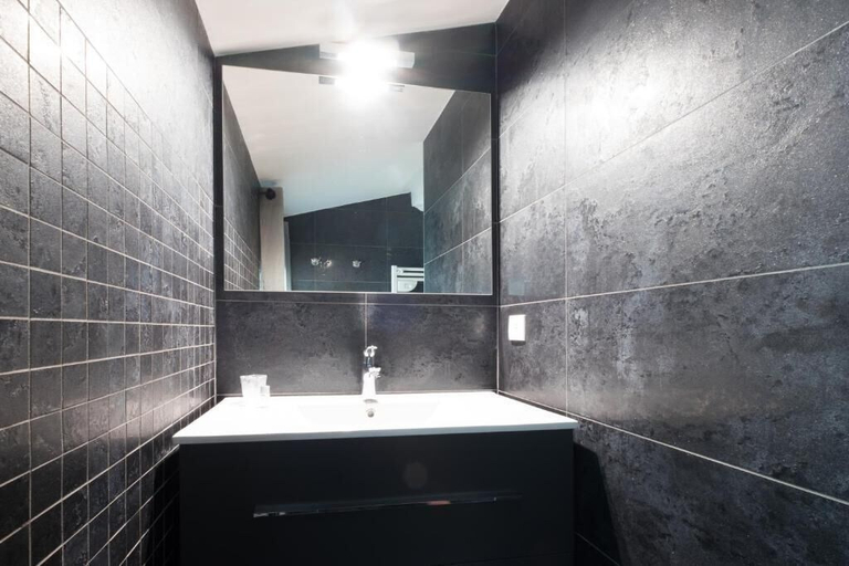 Bathroom 5, Coeur de Vignes, Ardèche