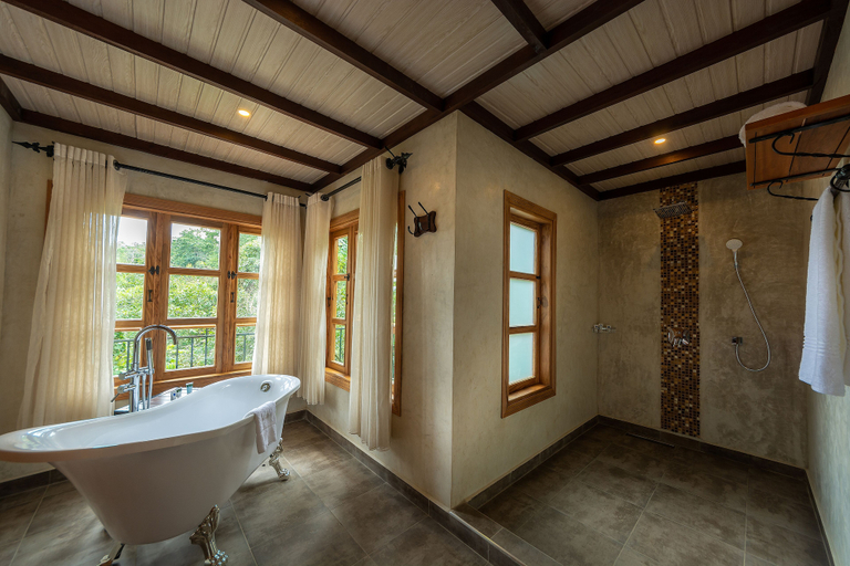 Bathroom 4, Chimpundu Lodge, Fort Portal