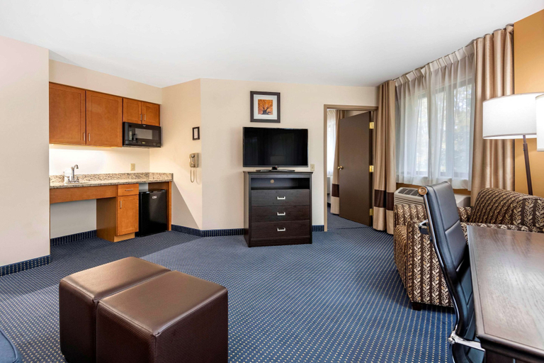 Bedroom 4, Comfort Inn & Suites Montpelier-Berlin, Washington