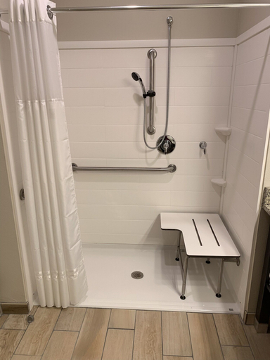 Bathroom 2, Little Crow Hotel & Conference, Trademark by Wyndham, Kandiyohi
