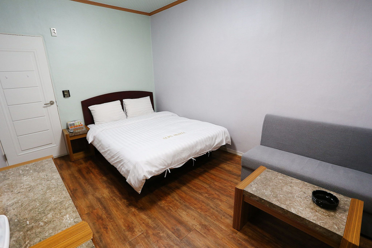 Bedroom 4, Alps Hotel, Gangneung