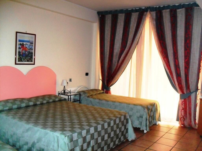 Bedroom 3, La Grotta, Messina