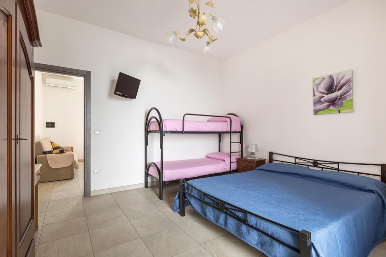 Bedroom 3, Villa Poseidon, Lecce