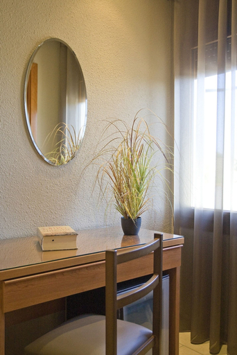 Others 4, Hostal Barris, Girona