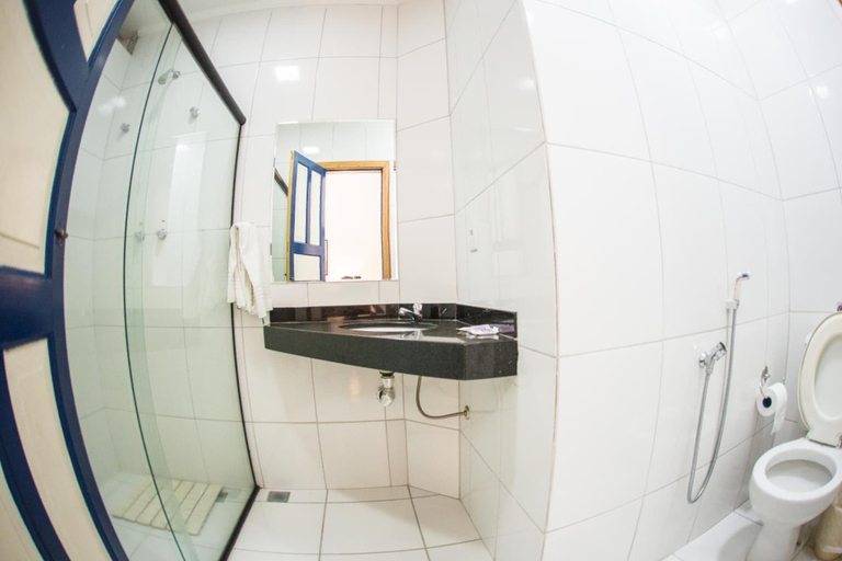 Bathroom 4, Hotel Londres, São Lourenço