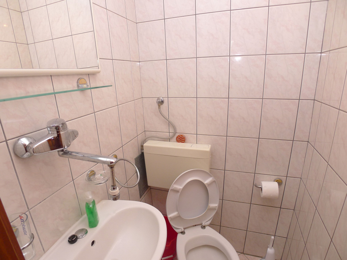 Bathroom 3, Apartment for two Persons With Swimming Pool Near the Beach, Medulin