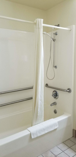 Bathroom 4, Super 8 by Wyndham Ashland, Ashland