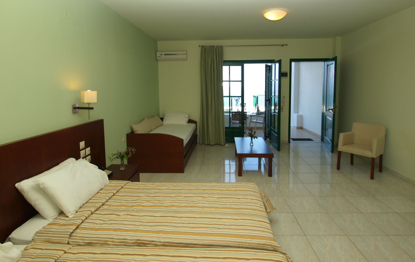 Bedroom 3, Skiathos Club Hotel Suites, Thessaly