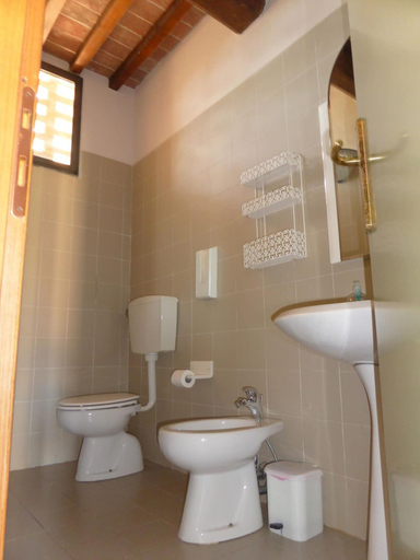 Bathroom 5, Fattoria di Colleoli, Pisa