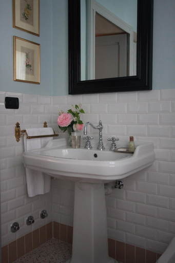 Bathroom 5, Casa Dellatorre, Cuneo