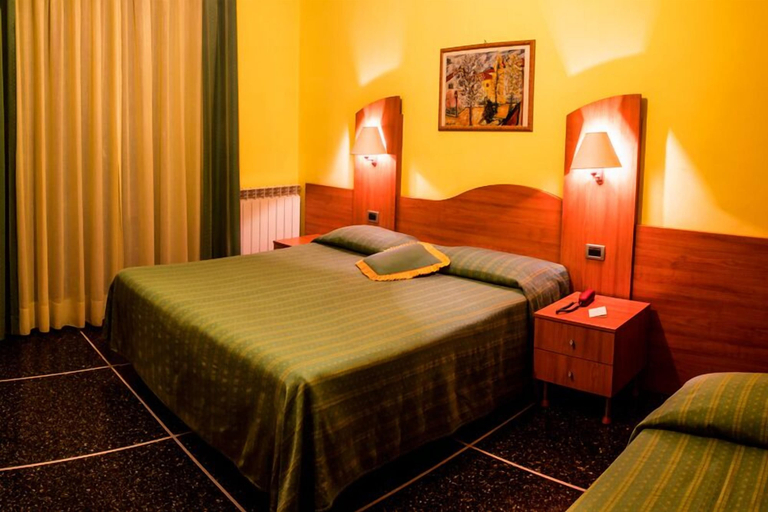 Bedroom 4, Hotel Zurigo, Savona