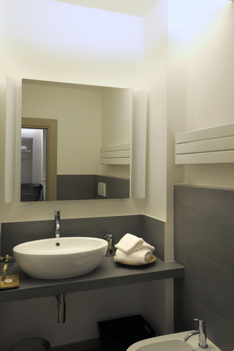Bathroom 2, Raffaello Charmsuite, Rome