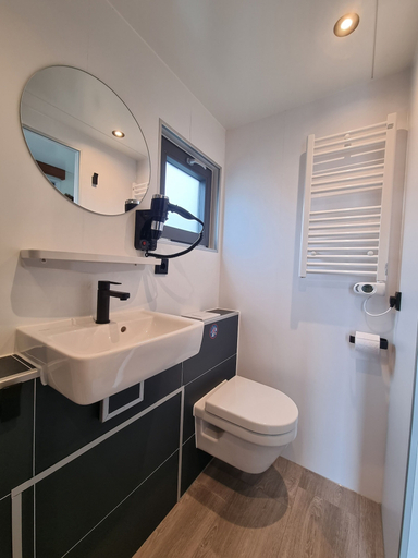 Bathroom 3, Isola Lemmer, Lemsterland