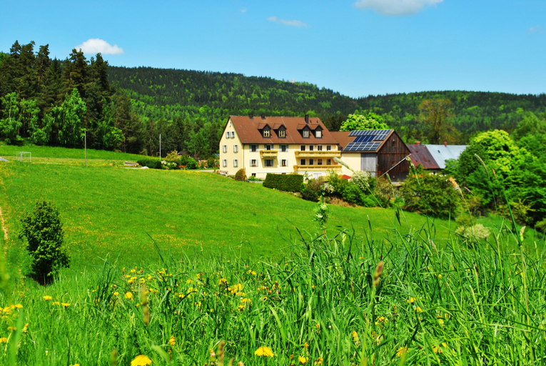 Exterior & Views