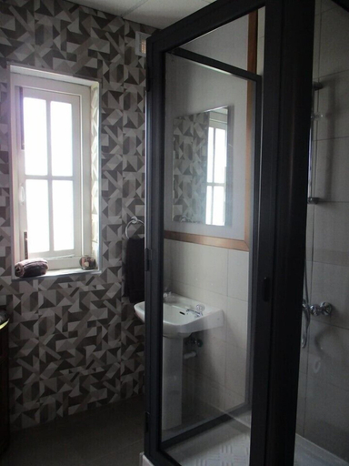Bathroom, Tal-Kapilluna Zebbug Guest House