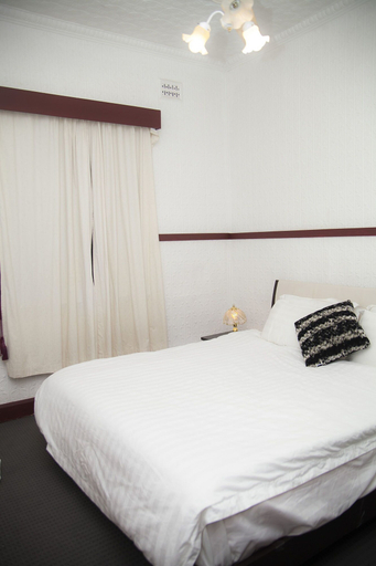 Bedroom 2, Royal Mail Hotel Jerilderie, Jerilderie
