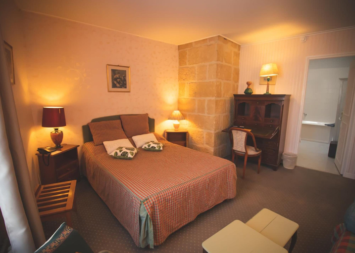 Bedroom 3, Hotel de la Banniere de France, Aisne